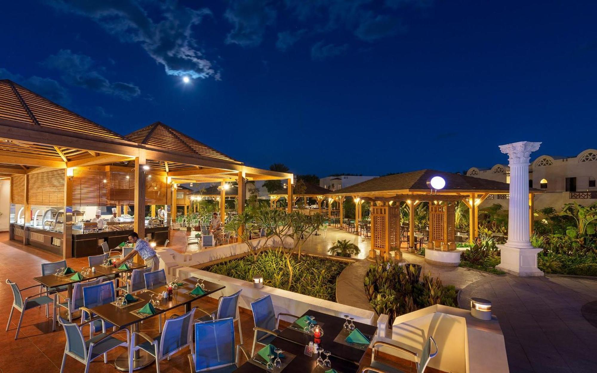 Sentido Reef Oasis Aqua Park Resort Sharm el Sheikh Esterno foto The resort at night
