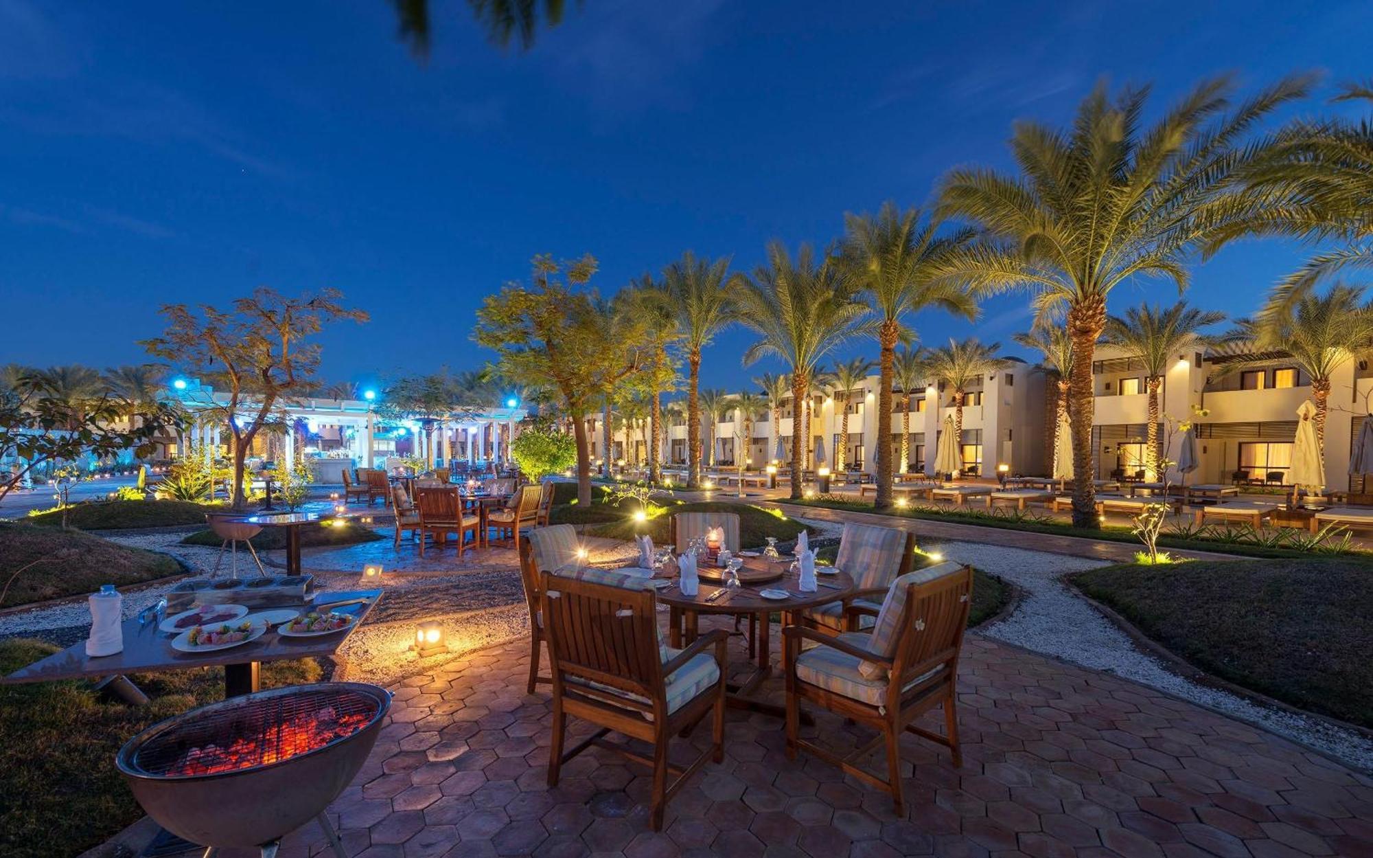Sentido Reef Oasis Aqua Park Resort Sharm el Sheikh Esterno foto The resort at night